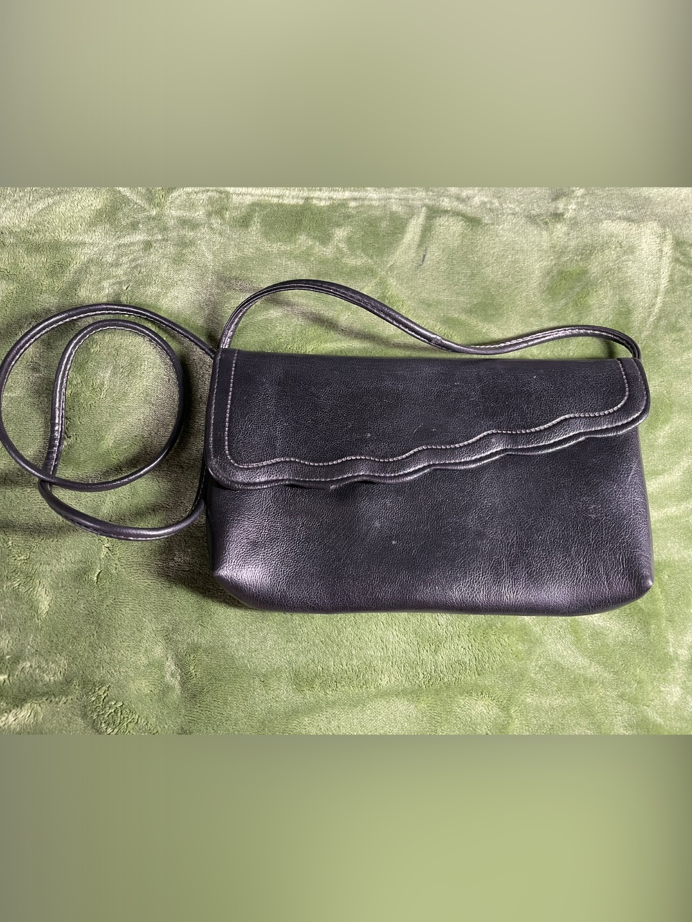 SALE!! Vintage Black Leather Crossbody Shoulder Bag